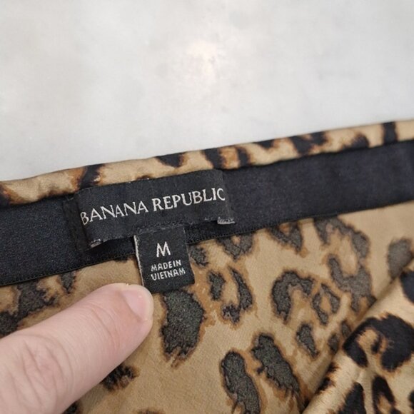 Banana Republic 100% Silk Leopard Cheetah Satin Midi Skirt Slit Medium 8/10 - Picture 2 of 7